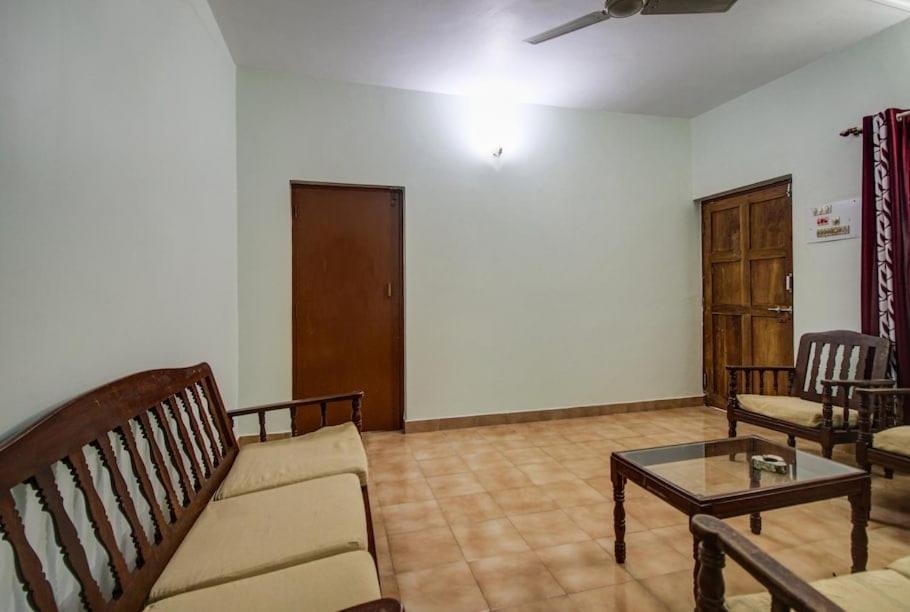 Hote O Pravin Holiday Homes 卡兰古特 外观 照片